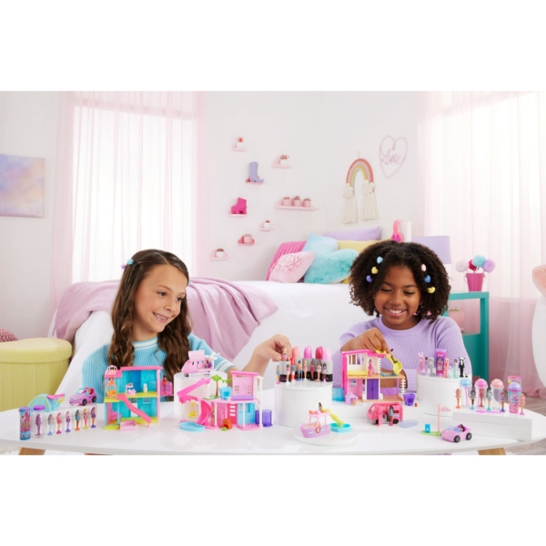 BARBIE Mini Barbieland - Muñeca & Jeep + Tienda Cambio de Color - Imagen 2